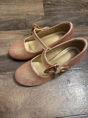 Girls Glitter Mary Jane Dress Shoes with Decorative Bow - Rose Gold